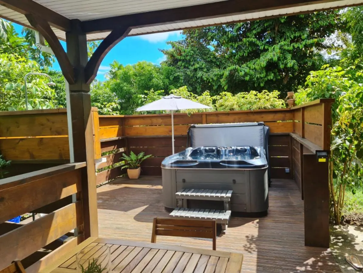 Bungalow Charmant A Le Moule Avec Piscine Et Jardin