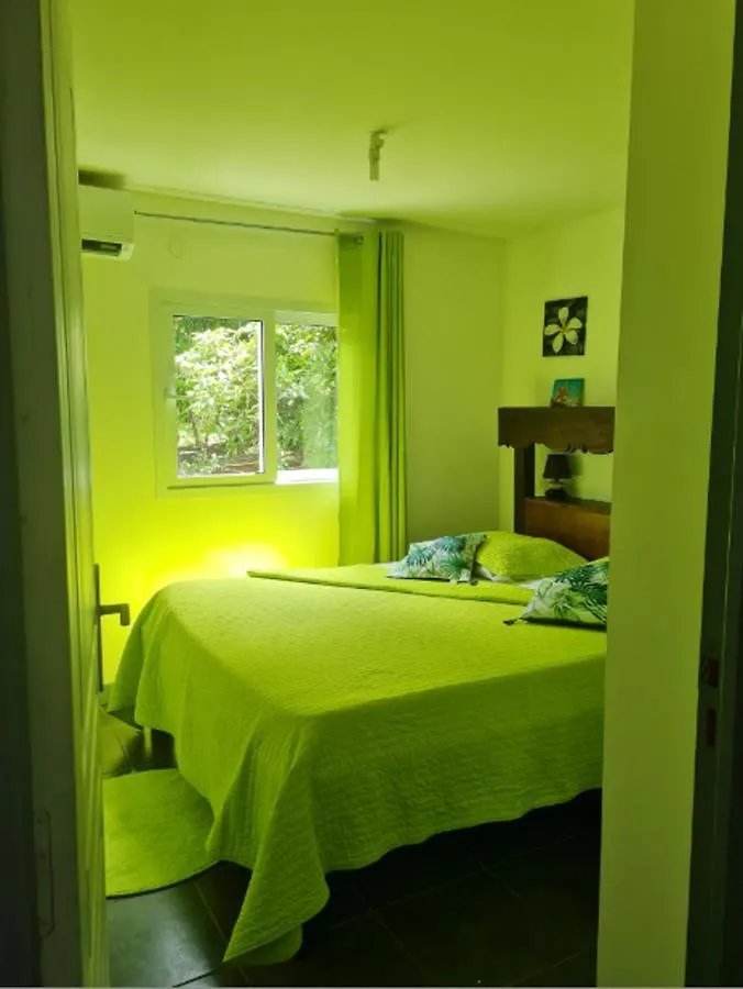 Holiday home Bungalow Charmant A Le Moule Avec Piscine Et Jardin