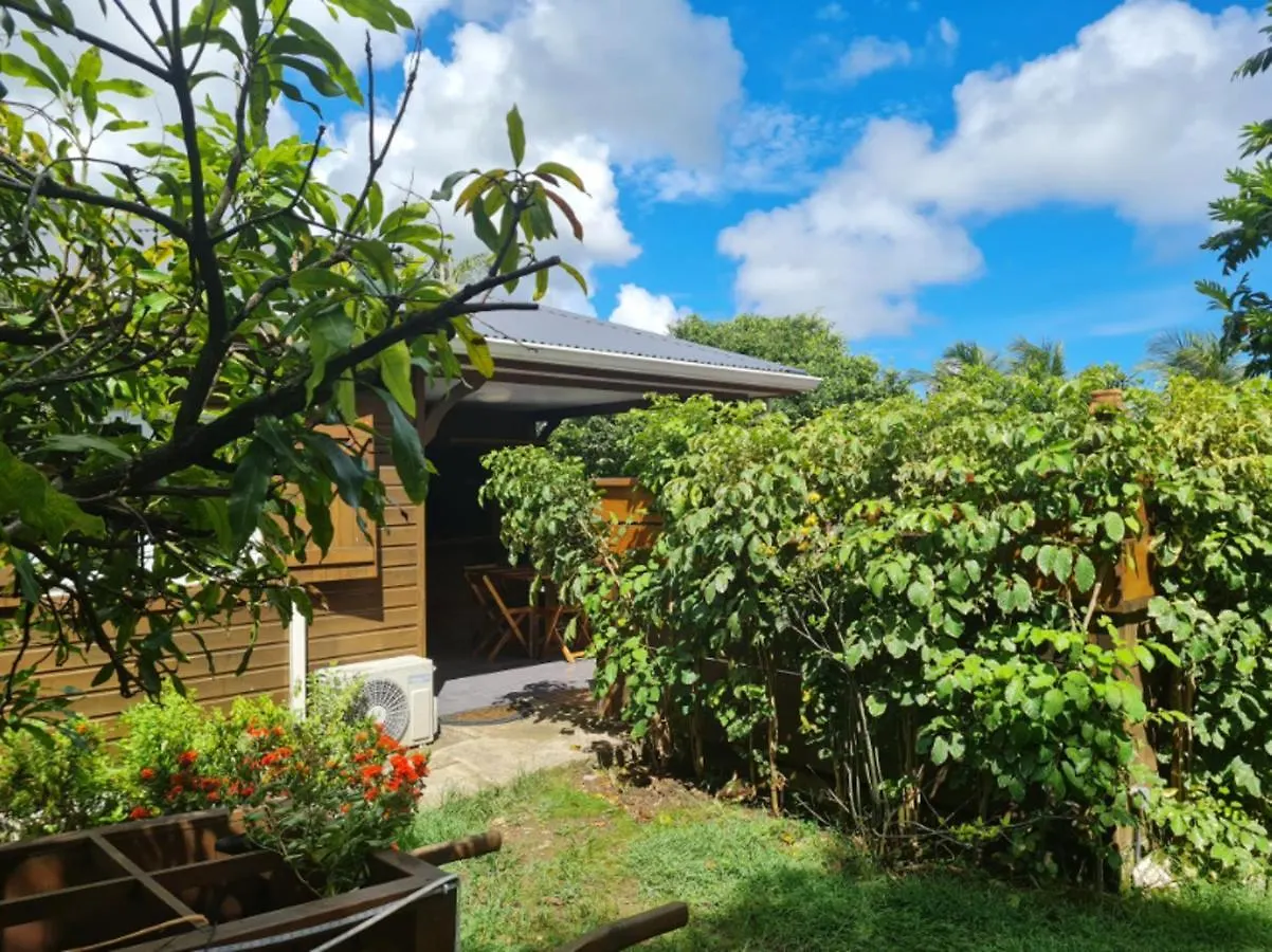 Bungalow Charmant A Le Moule Avec Piscine Et Jardin 0*,  Guadeloupe