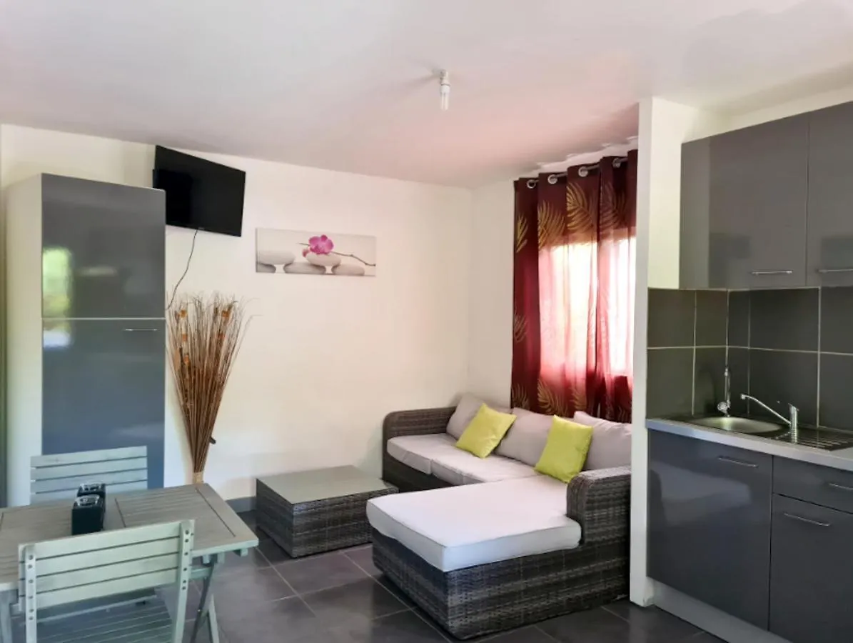 Bungalow Charmant A Le Moule Avec Piscine Et Jardin 0*,