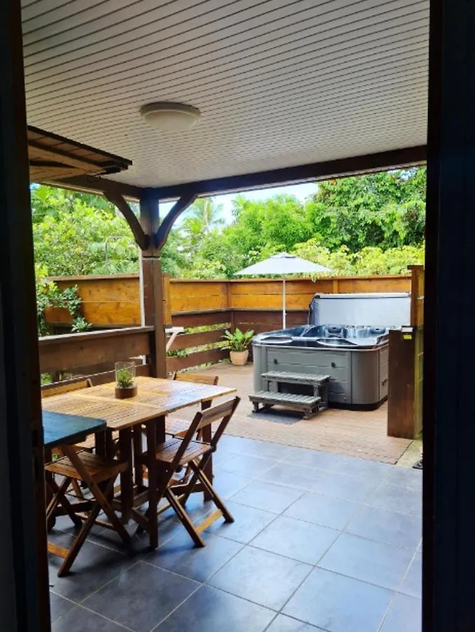 Bungalow Charmant A Le Moule Avec Piscine Et Jardin